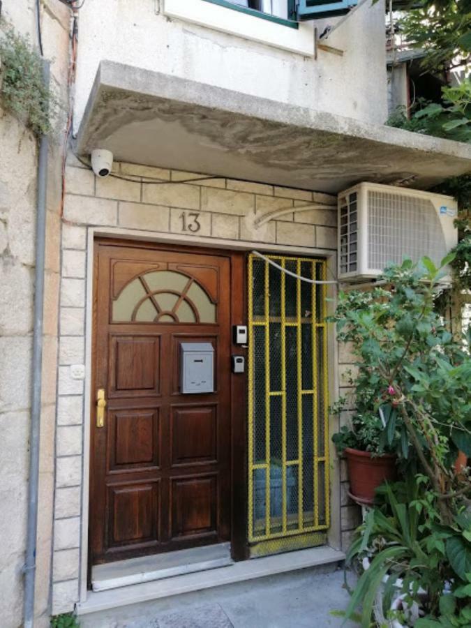 Apartment Petar in old part of town Сплит Екстериор снимка