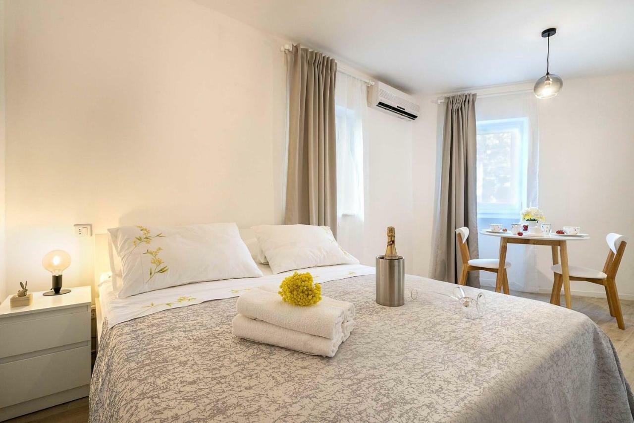 Apartment Petar in old part of town Сплит Екстериор снимка