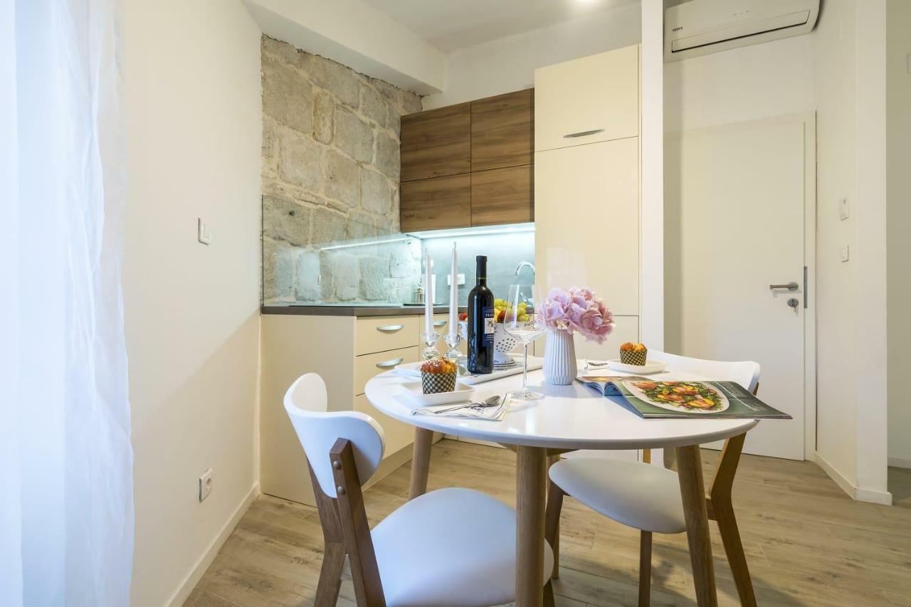 Apartment Petar in old part of town Сплит Екстериор снимка