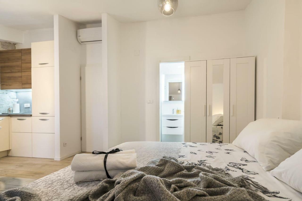Apartment Petar in old part of town Сплит Екстериор снимка
