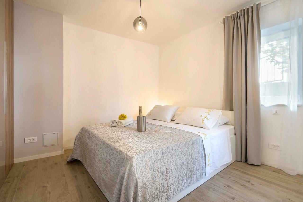 Apartment Petar in old part of town Сплит Екстериор снимка