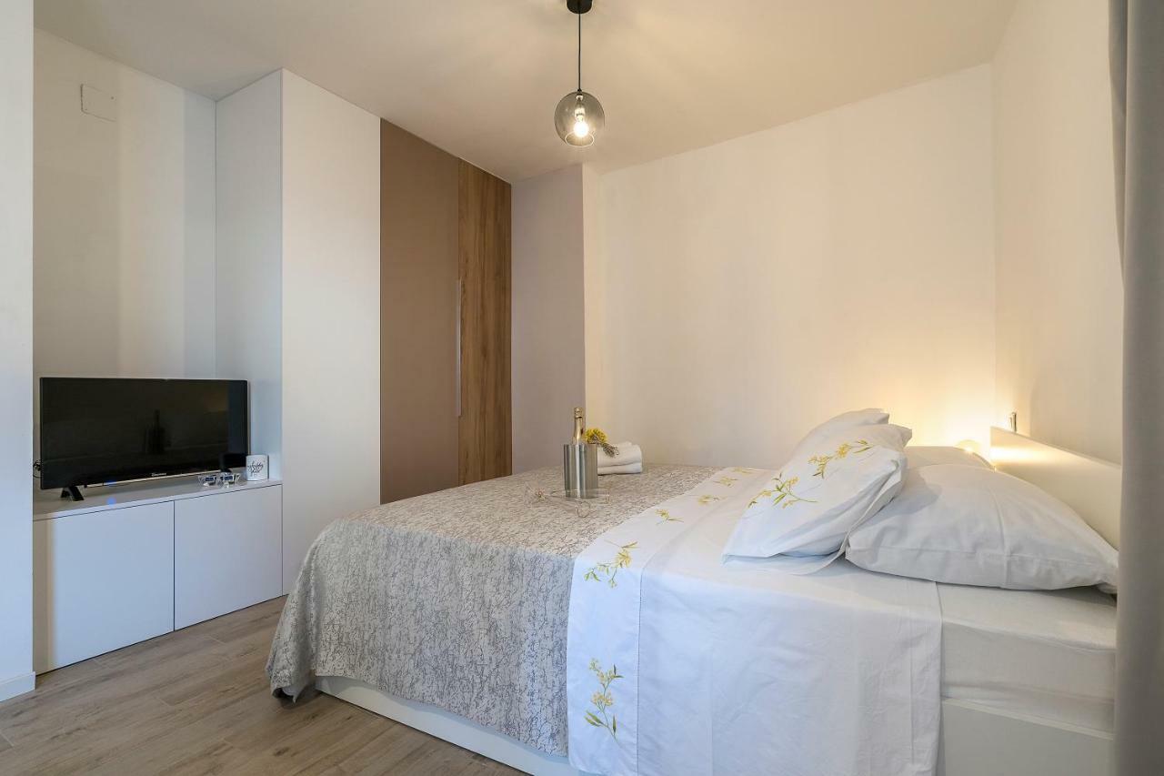 Apartment Petar in old part of town Сплит Екстериор снимка